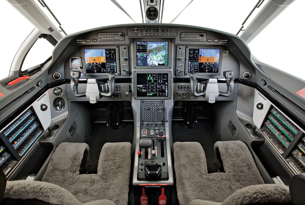 fly0810_pc12b_1000x674.jpg