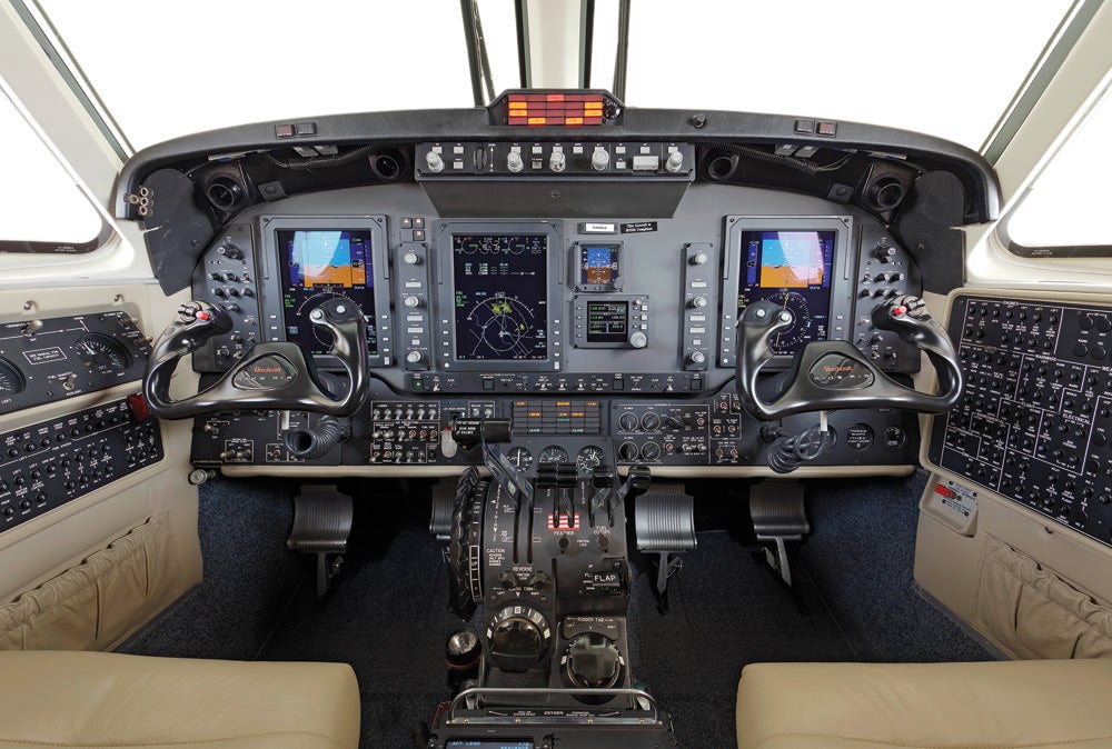 fly0611_kingair4.jpg