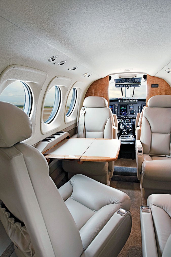 fly1111_feat_flight4.jpg