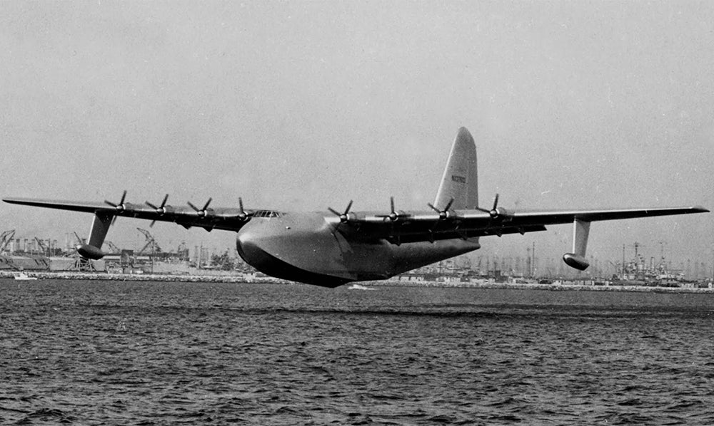 20famous-spruce-goose-in-flight.jpg