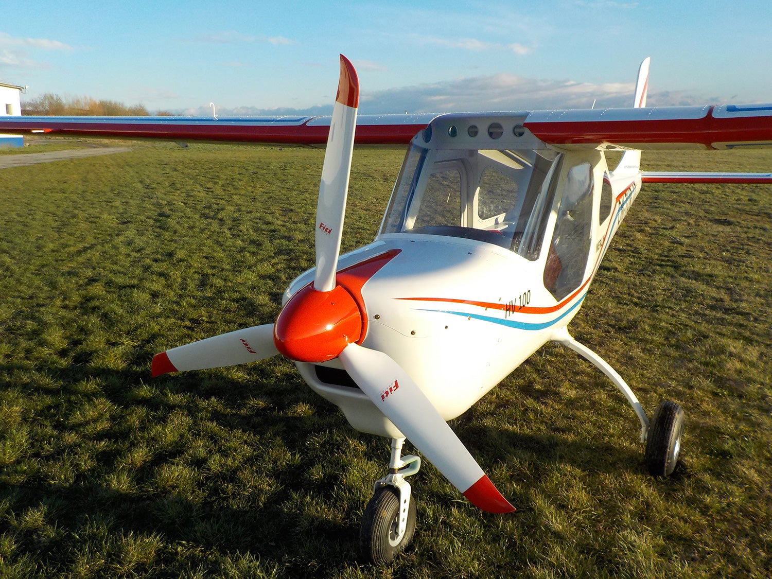 Beneath the cowl you can mount a Rotax 582 or a Pegasus O-100 engine.