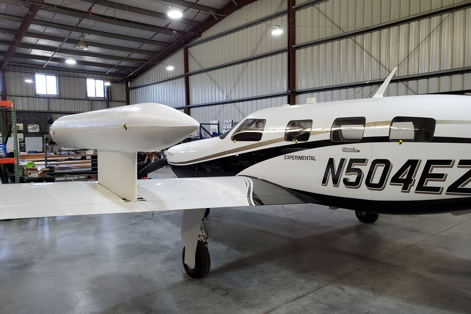 hydrogen tank mounted on plane wing