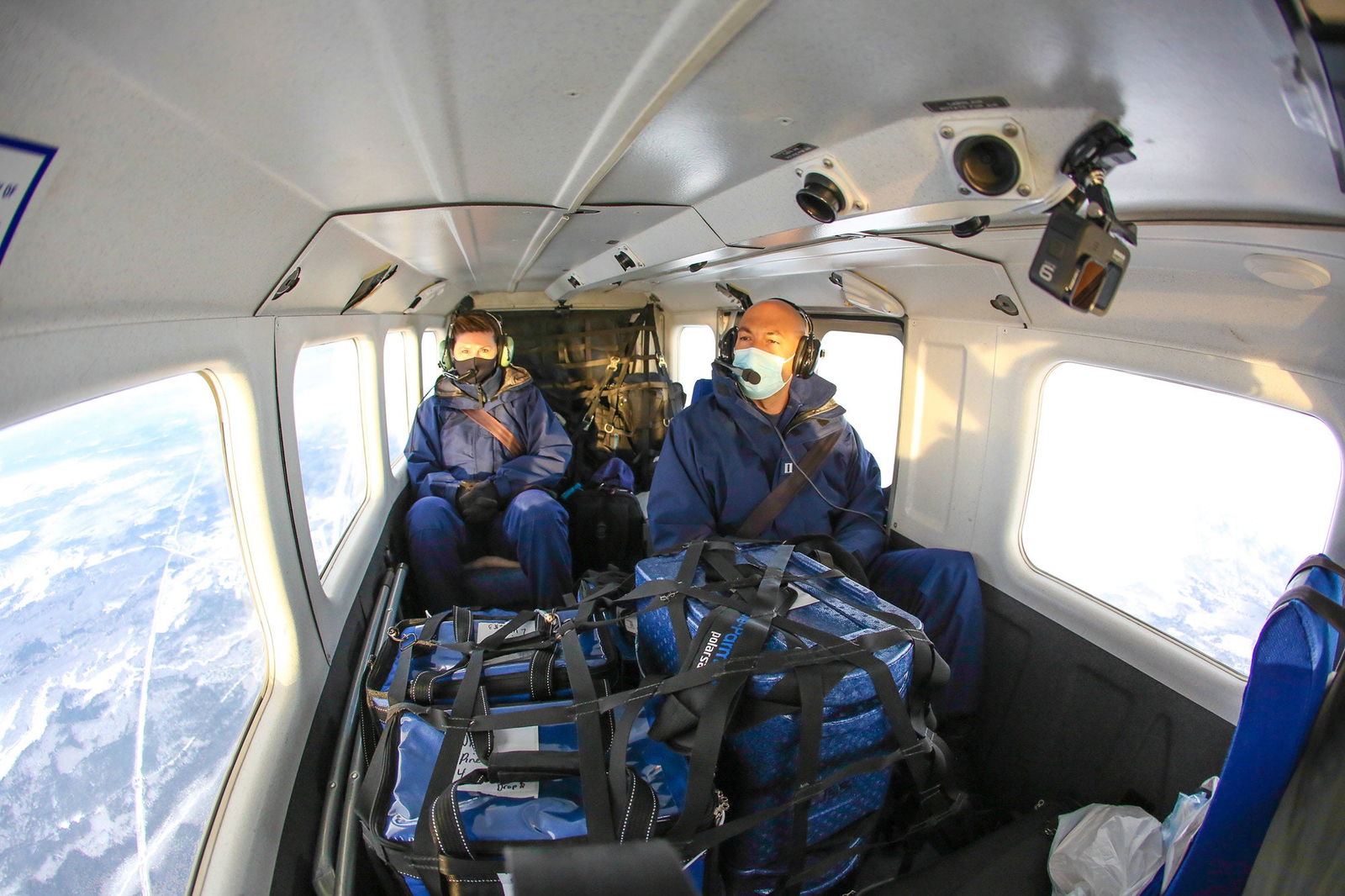 vaccine cold-storage in airplane
