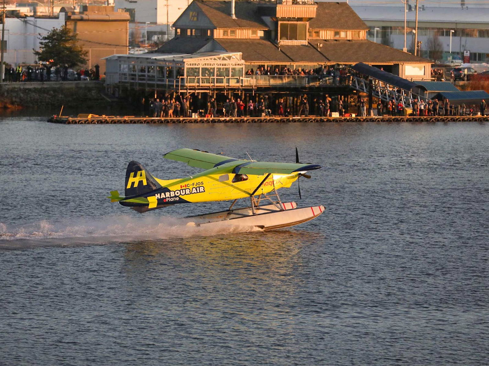 A modified de Havilland Beaver from Harbour Air takes off powered by a 750 shp magniX EPU in 2019.