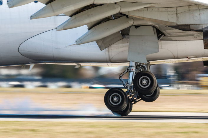 How many wheels do airplanes have