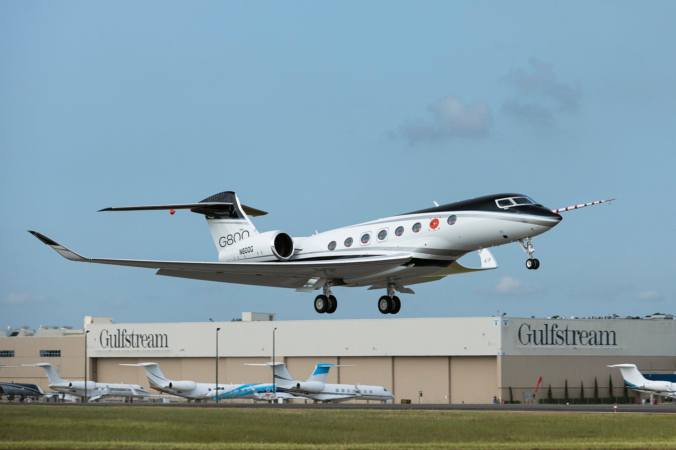 Gulfstream G800 Takes Flight