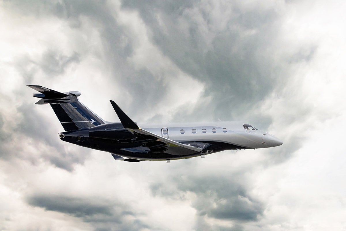 Embraer Praetor 500 in flight