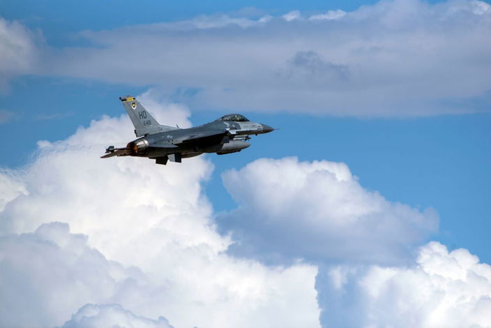 F-16 fighter jet