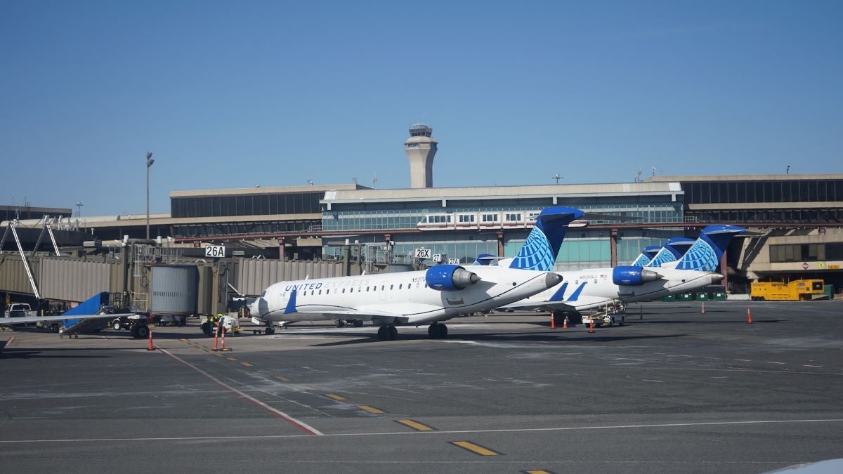 CRJ aircraft in Newark