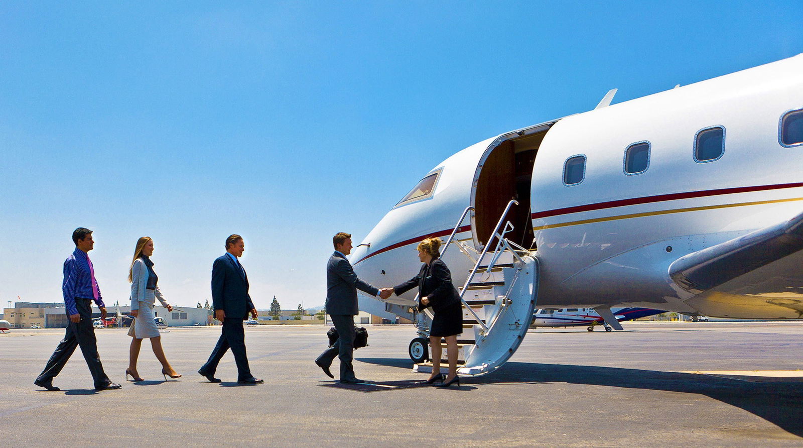 bizav-boarding-11-1.jpg?width\u003d2000\u0026height\u003d1116