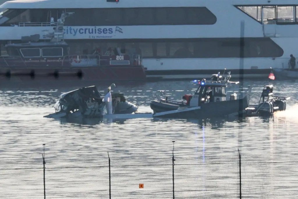 collision Bombardier CRJ-700 jet Black Hawk UH-60 helicopter