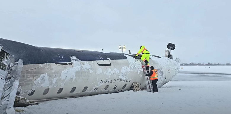 CRJ-900 wreckage
