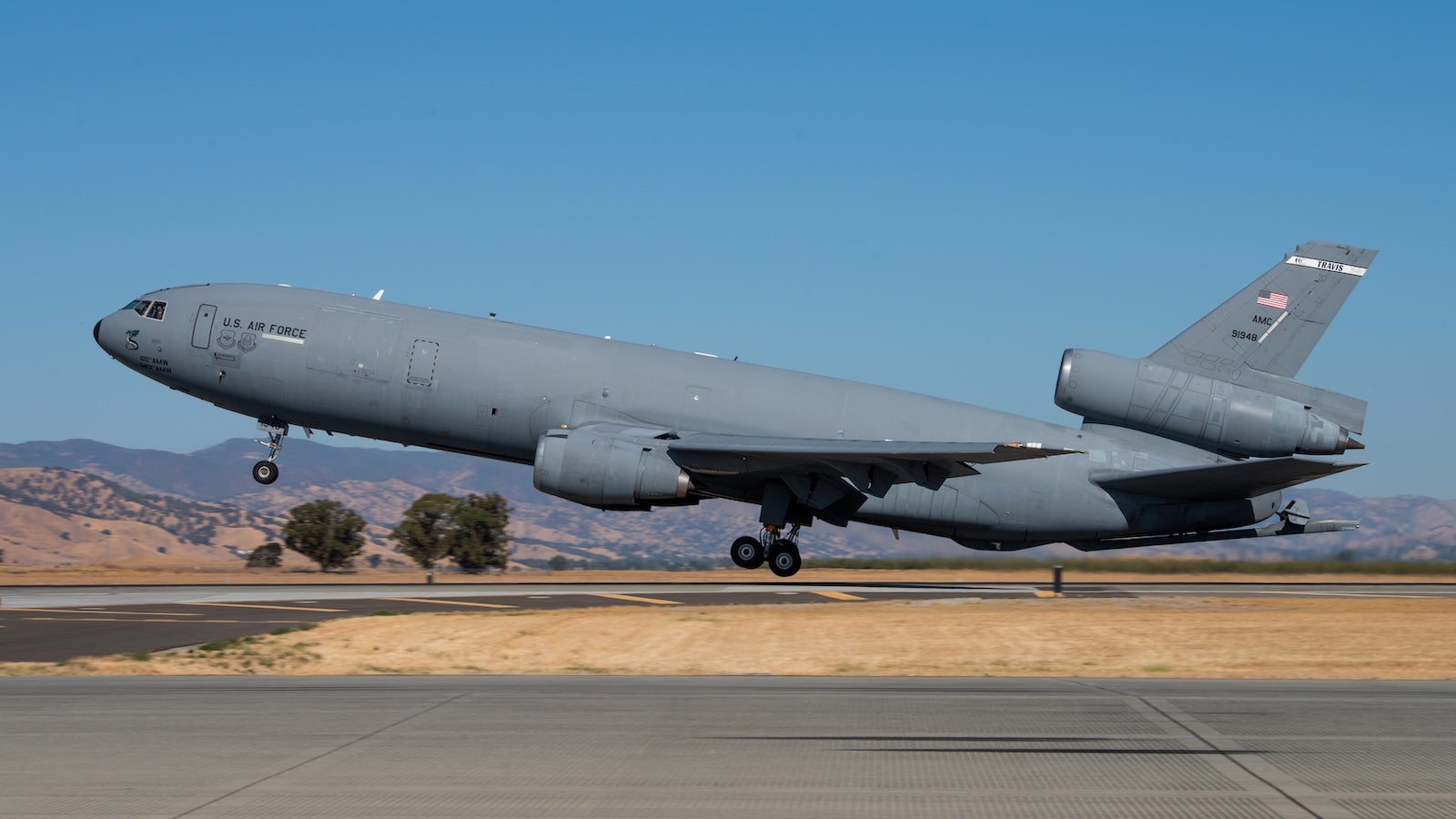 KC-10 takeoff
