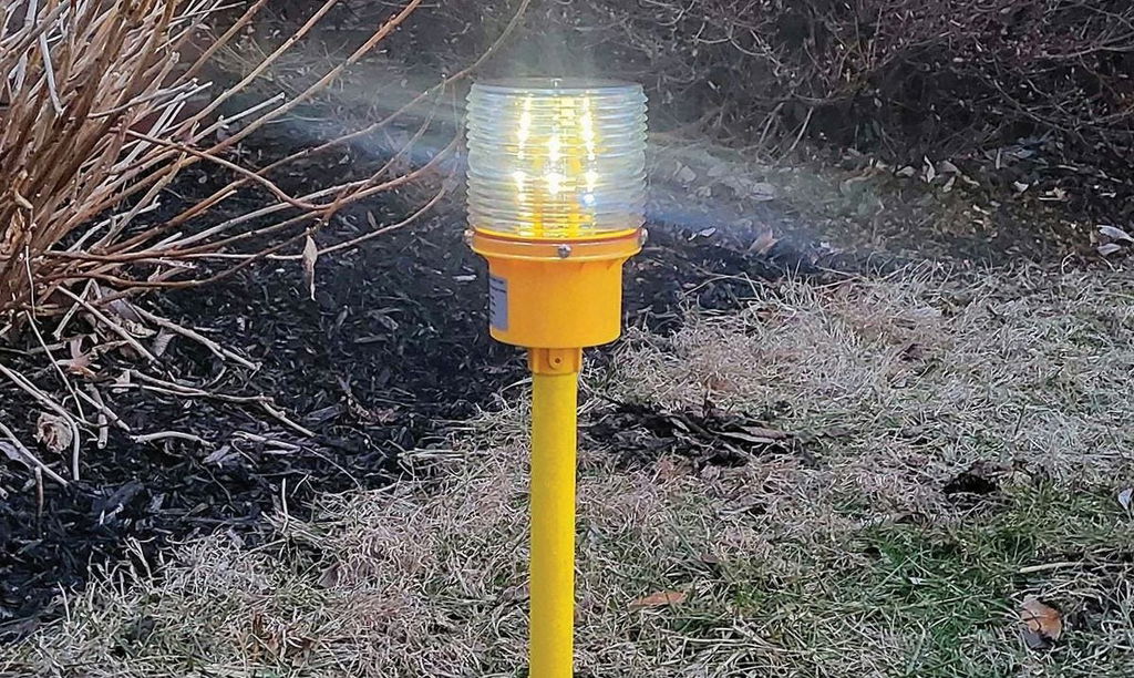 Solar-Powered Runway/Taxiway Light
