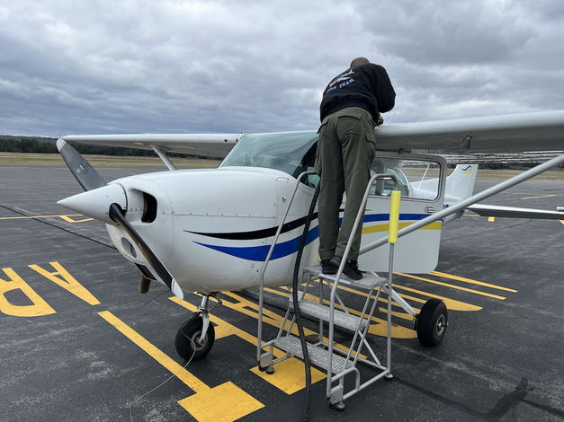 Author fueling: Fueling the aircraft yourself with self-service pumps is a way to avoid fueling errors and maybe even save some bucks over full-service fuelings.