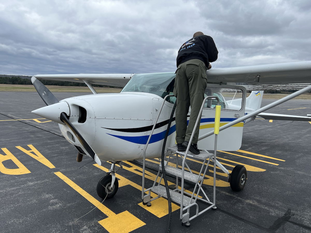 Author fueling: Fueling the aircraft yourself with self-service pumps is a way to avoid fueling errors and maybe even save some bucks over full-service fuelings.