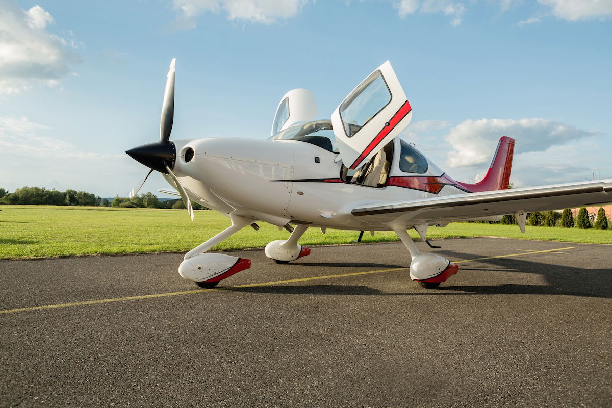 Cirrus aircraft